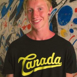 CANADA Olympics Tie-In Hudson's Bay Size L T-Shirt